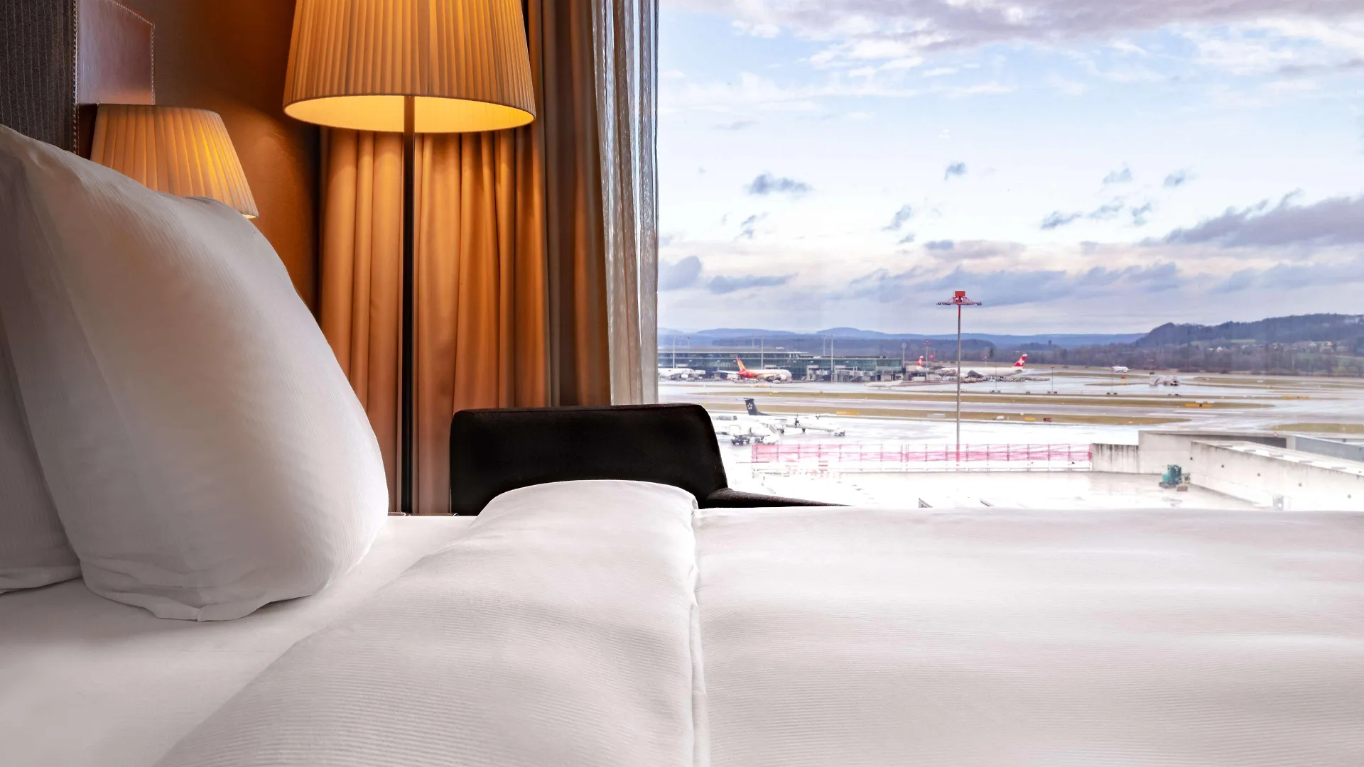 Radisson Blu Hotel Zurich Airport 클로텐 4*,  스위스