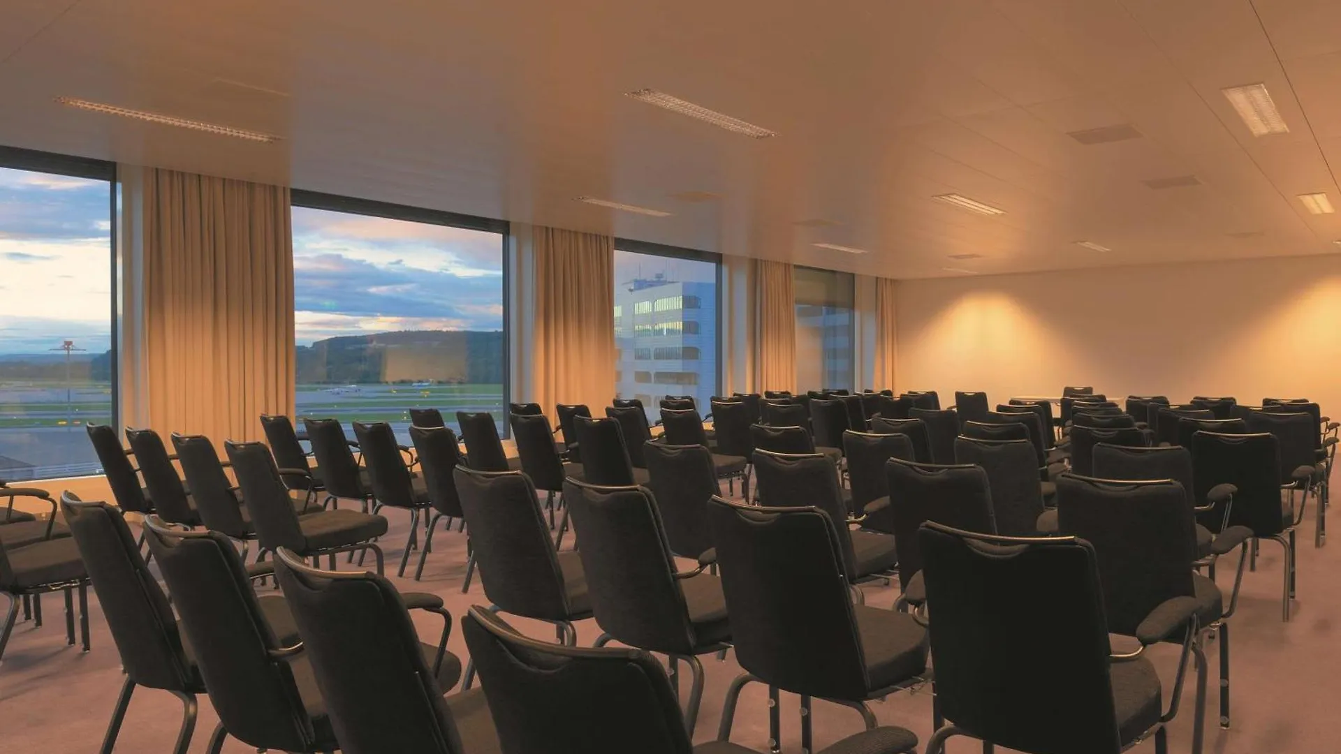 Radisson Blu Hotel Zurich Airport Kloten 4*,  Schweiz